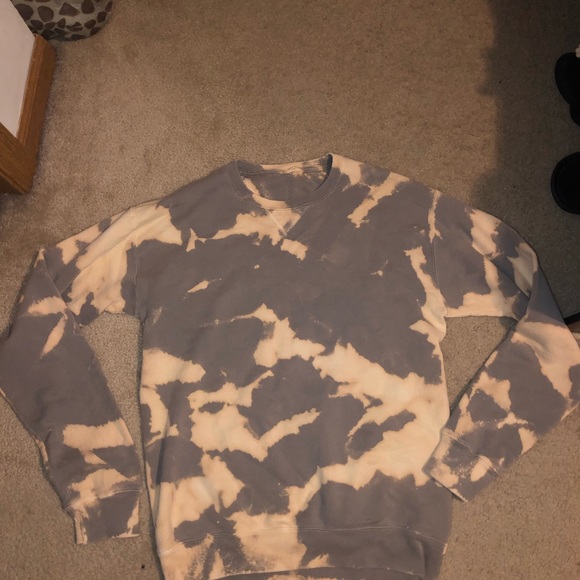 Bleach Dyed cute crew neck - Picture 2 of 2